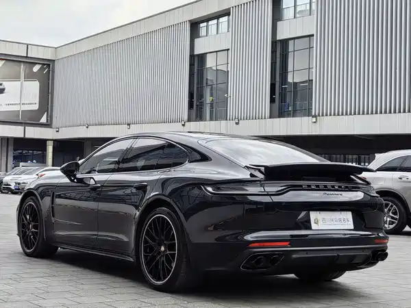 Porsche Panamera 2024