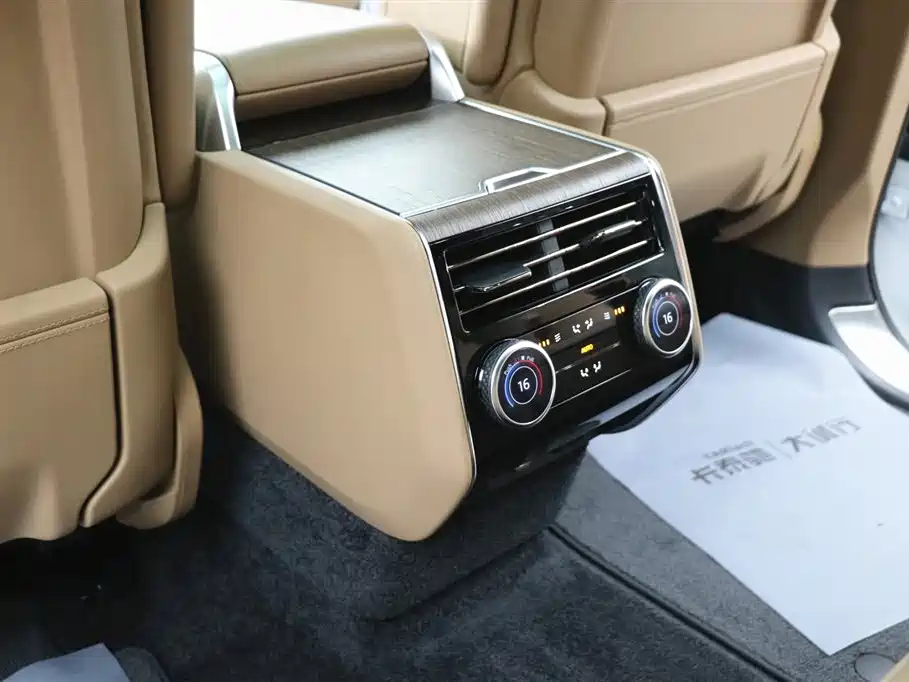 Land Rover Range Rover 2024 — фото 19