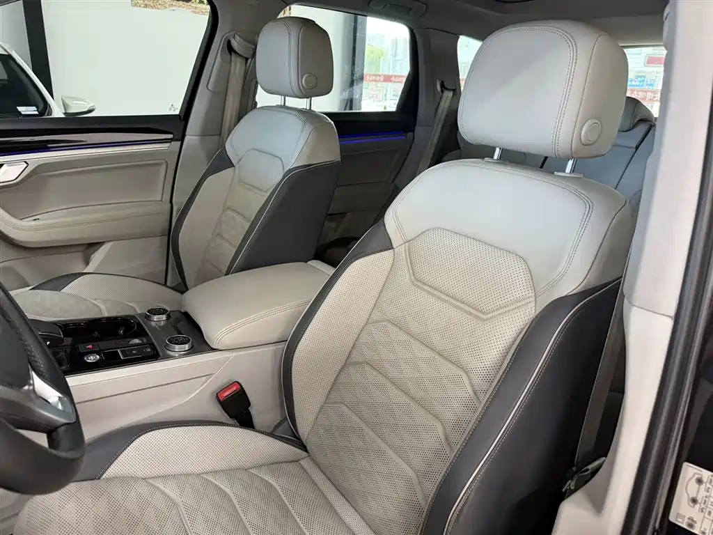 Volkswagen Touareg 2019 — фото 18