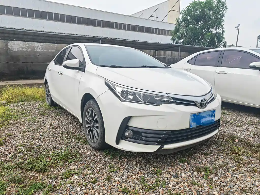 Toyota Corolla 2018 — фото 3