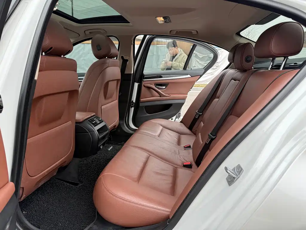 BMW 5 Series 2014 — фото 13