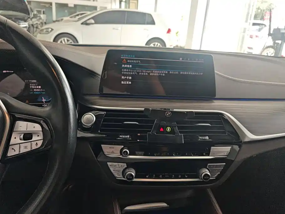 BMW 5 Series New Energy 2020 — фото 13
