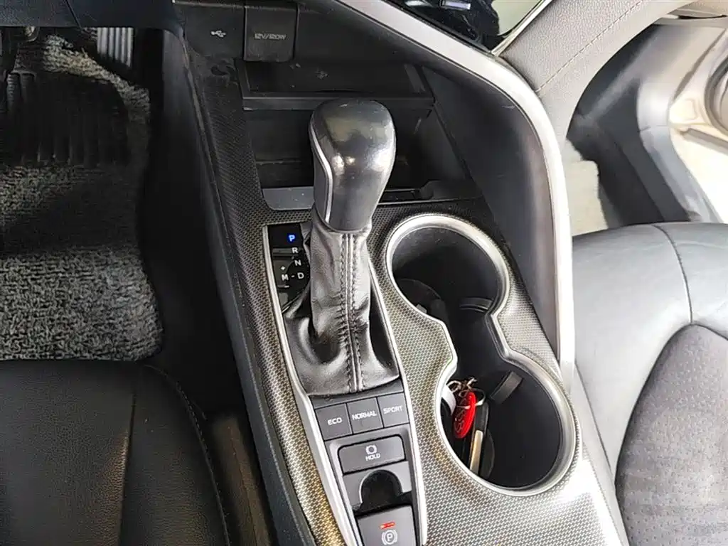 Toyota Camry 2022 — фото 14