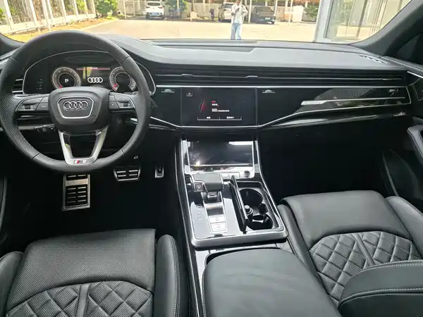 Audi Q8 2021