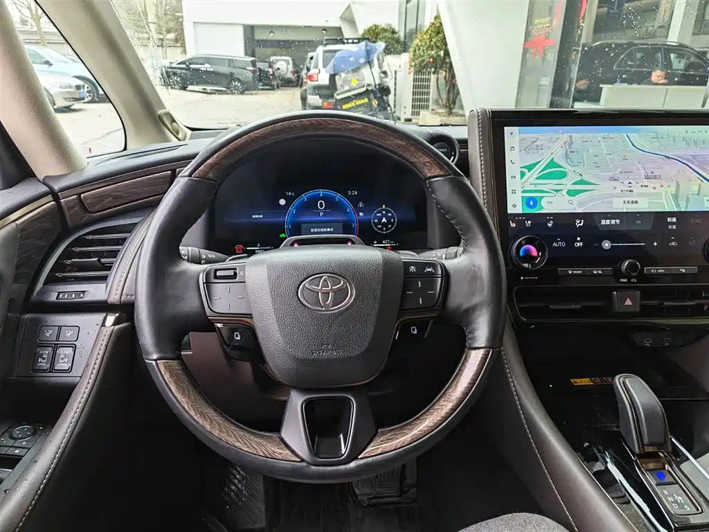 Toyota Alphard 2024 — фото 11