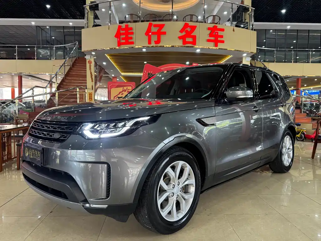 Land Rover Discovery 2018 — фото 1