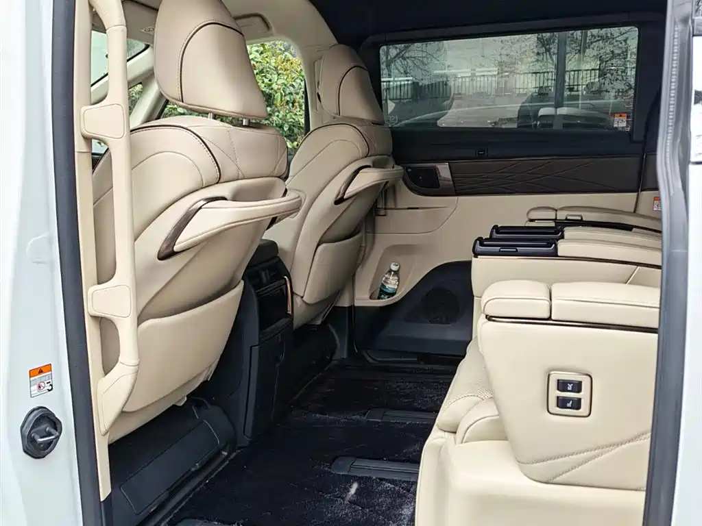 Toyota Alphard 2024 — фото 6
