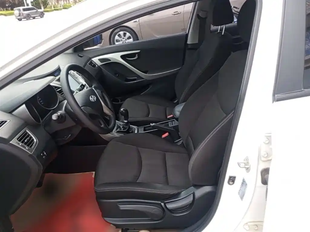 Hyundai Elantra Langdong 2014 — фото 15