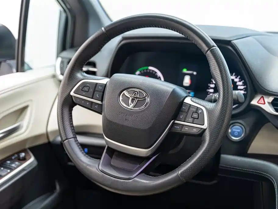Toyota Sienna 2022 — фото 19