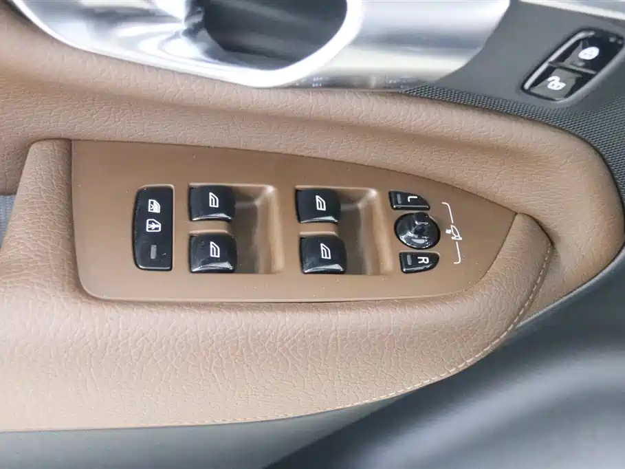 Volvo XC90 2019 — фото 13