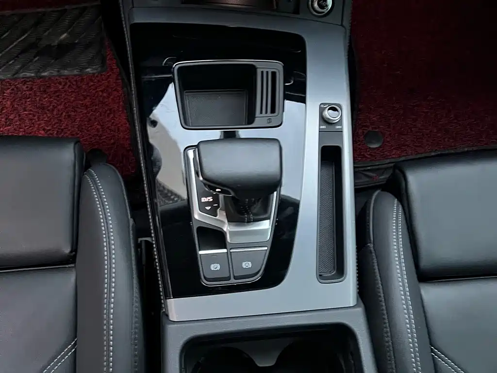 Audi Q5L 2023 — фото 10