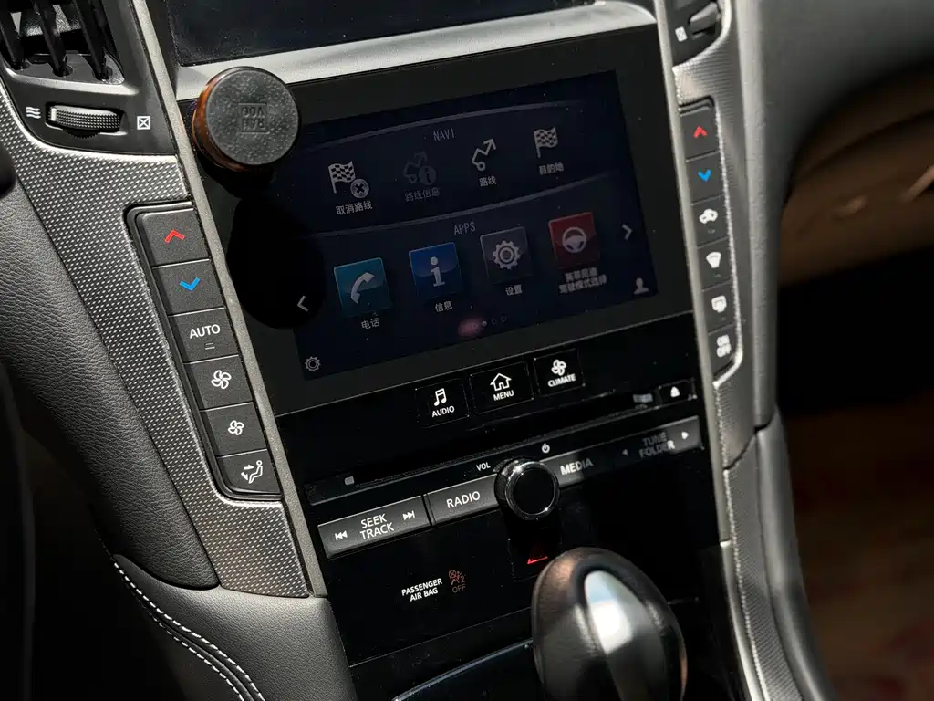 Infiniti Q50L 2015 — фото 15