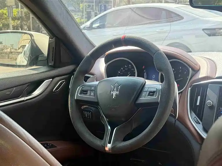 Maserati Ghibli 2016 — фото 17