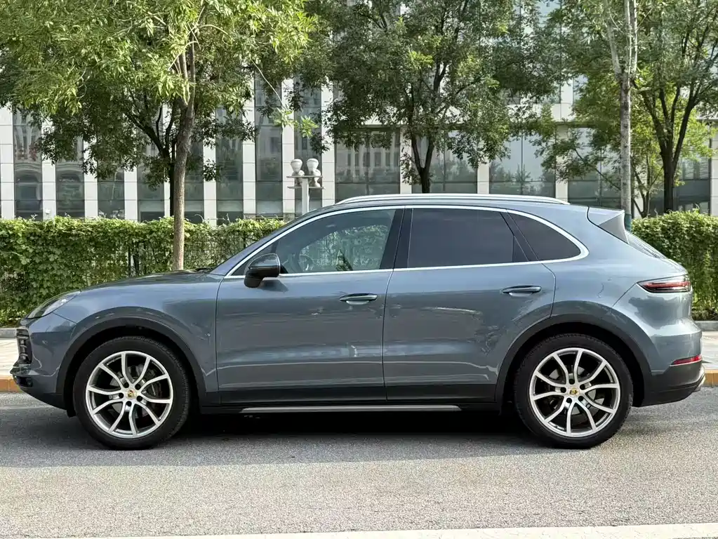 Porsche Cayenne 2018 — фото 2