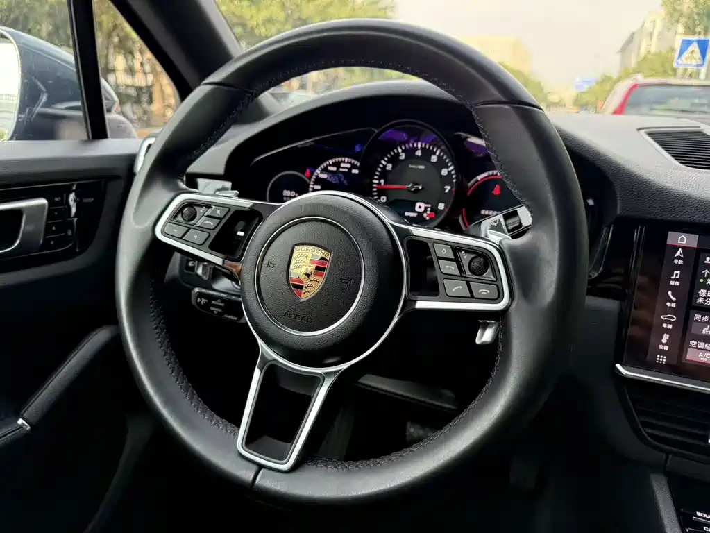 Porsche Cayenne 2018 — фото 11