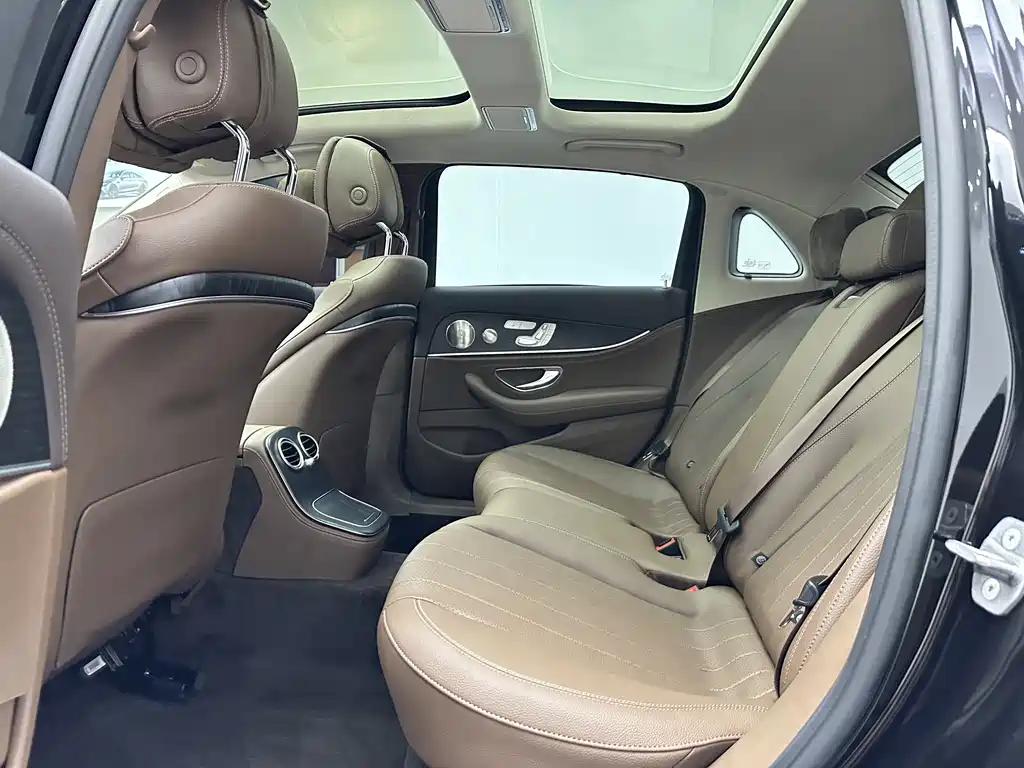 Mercedes-Benz E-Class 2023 — фото 11
