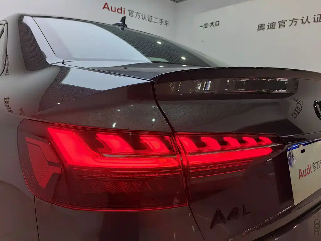 Audi A4L 2024 — фото 13