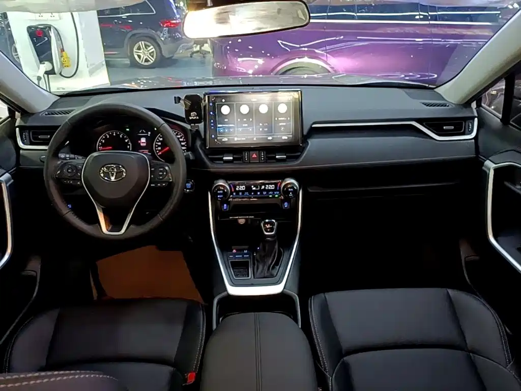 Toyota Wildlander 2022 — фото 10