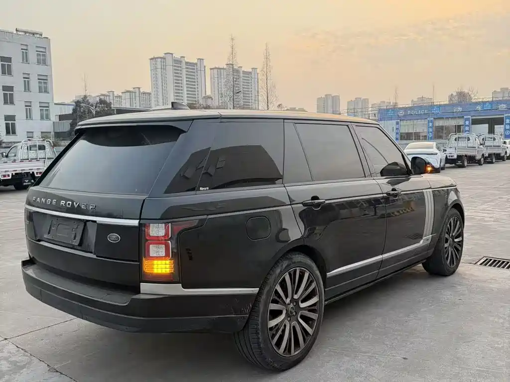 Land Rover Range Rover 2018 — фото 10