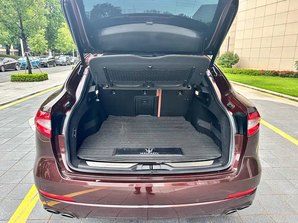 Maserati Levante 2018 — фото 18