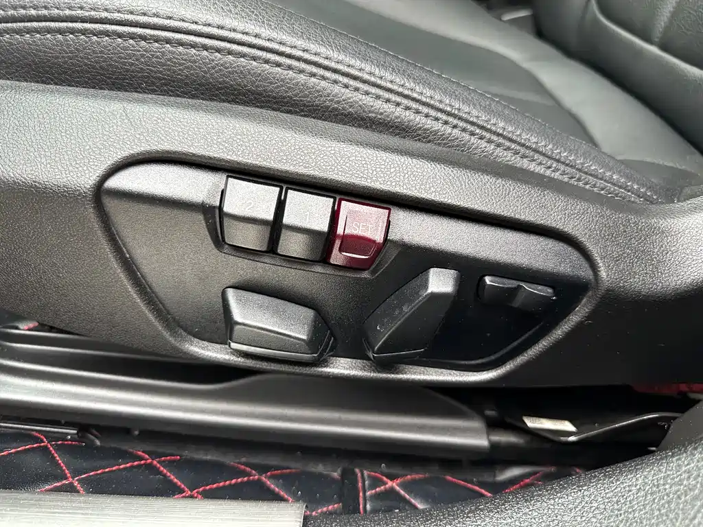BMW 1 Series 2018 — фото 16