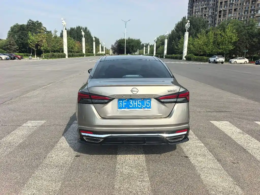 Nissan Teana 2023