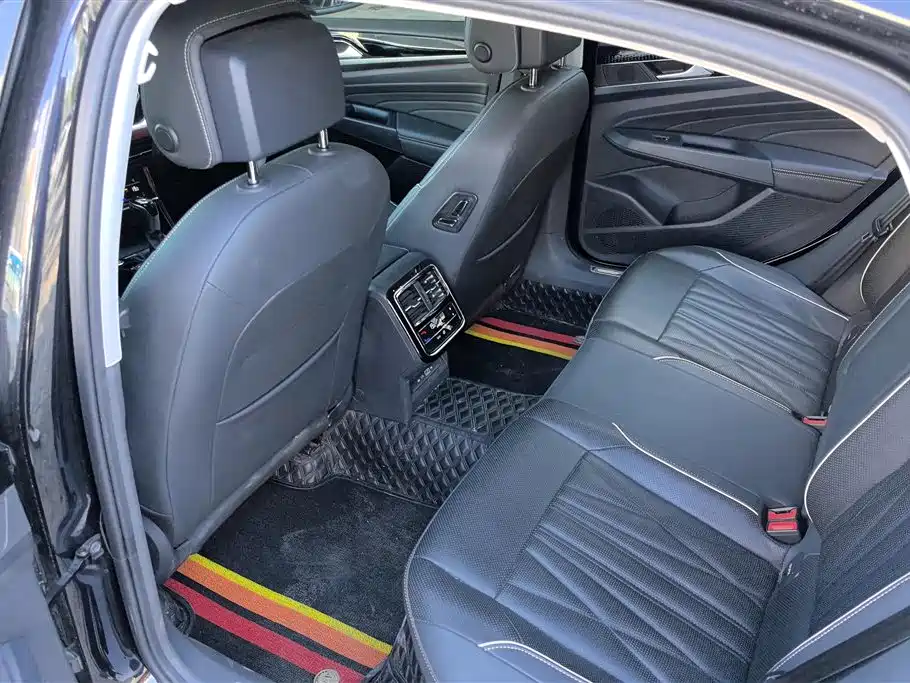 Volkswagen Passat 2023 — фото 11