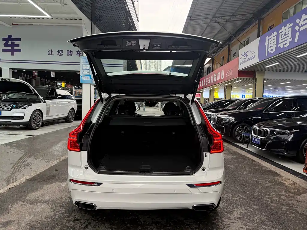 Volvo XC60 2018 — фото 18