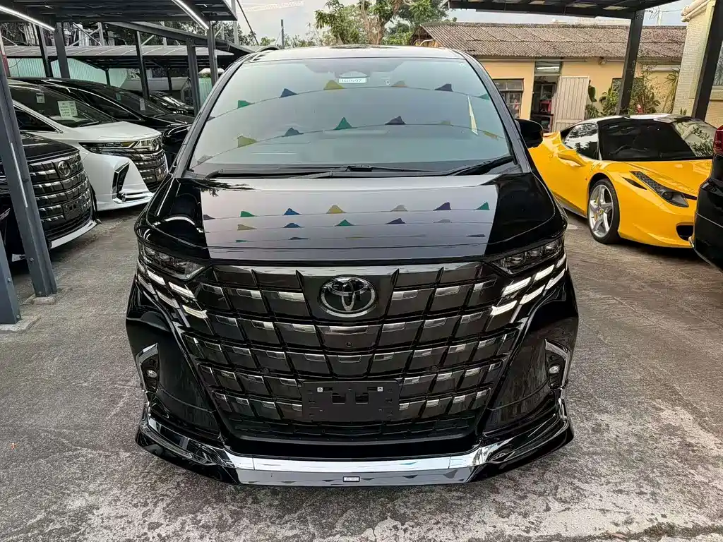 Toyota Alphard 2024 — фото 1