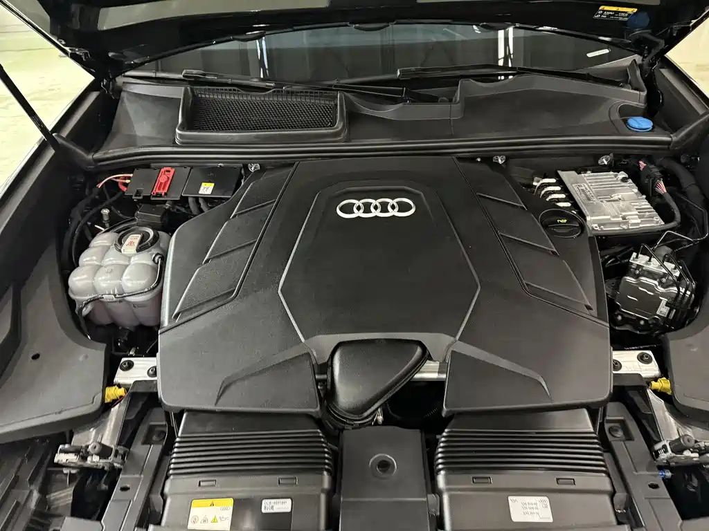 Audi Q8 2023 — фото 10
