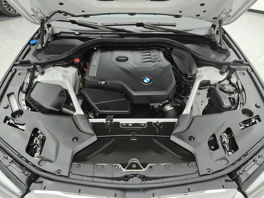BMW 5 Series 2023 — фото 10