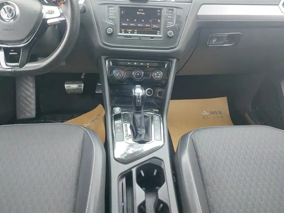 Volkswagen Tiguan L 2017 — фото 16