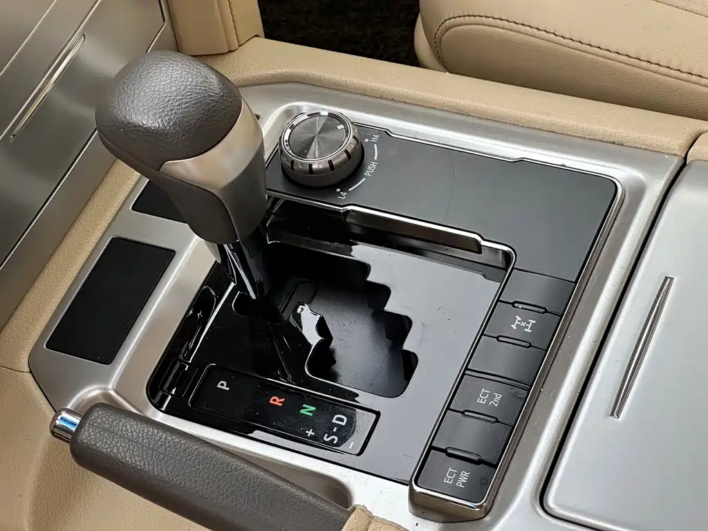 Toyota Land Cruiser 2017 — фото 11