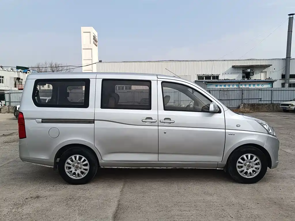 Wuling Rongguang V 2017 — фото 5