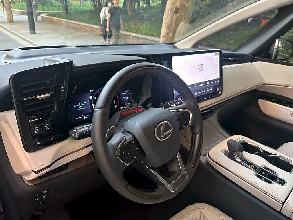 Lexus LM 2023