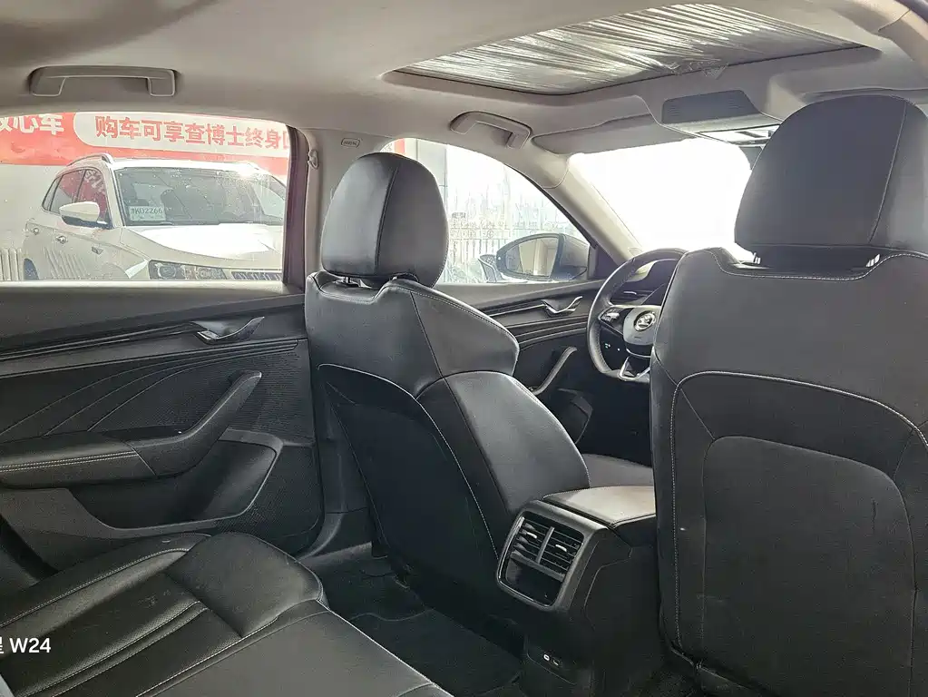 Skoda Octavia 2022 — фото 17