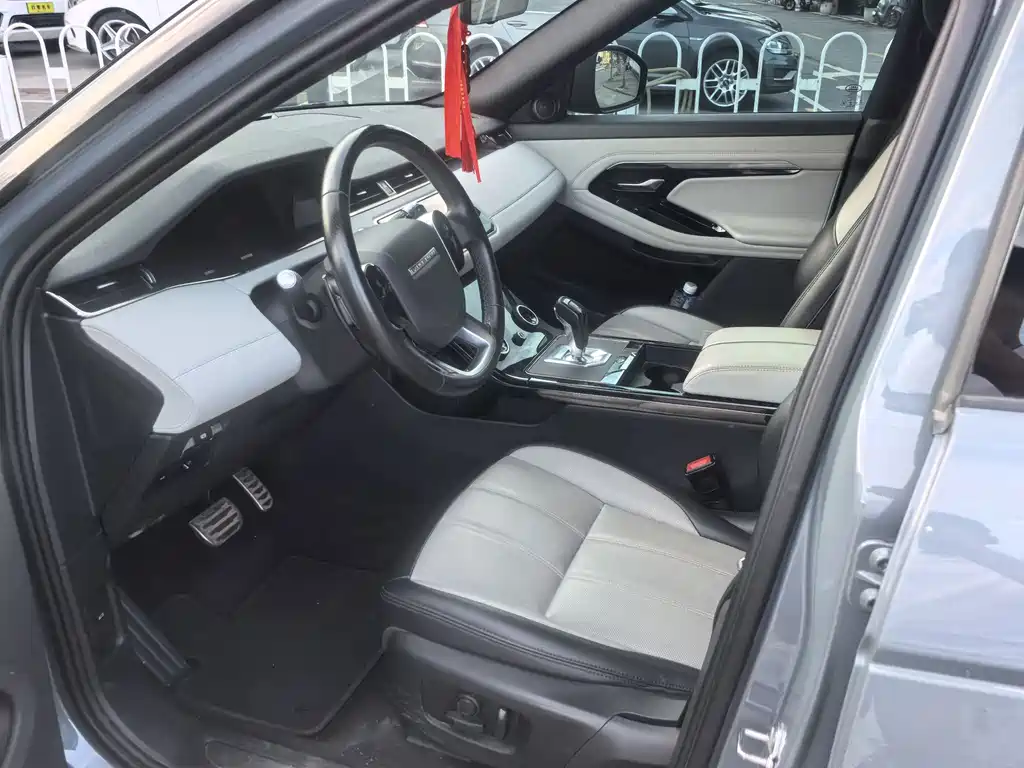 Land Rover Evoque 2021