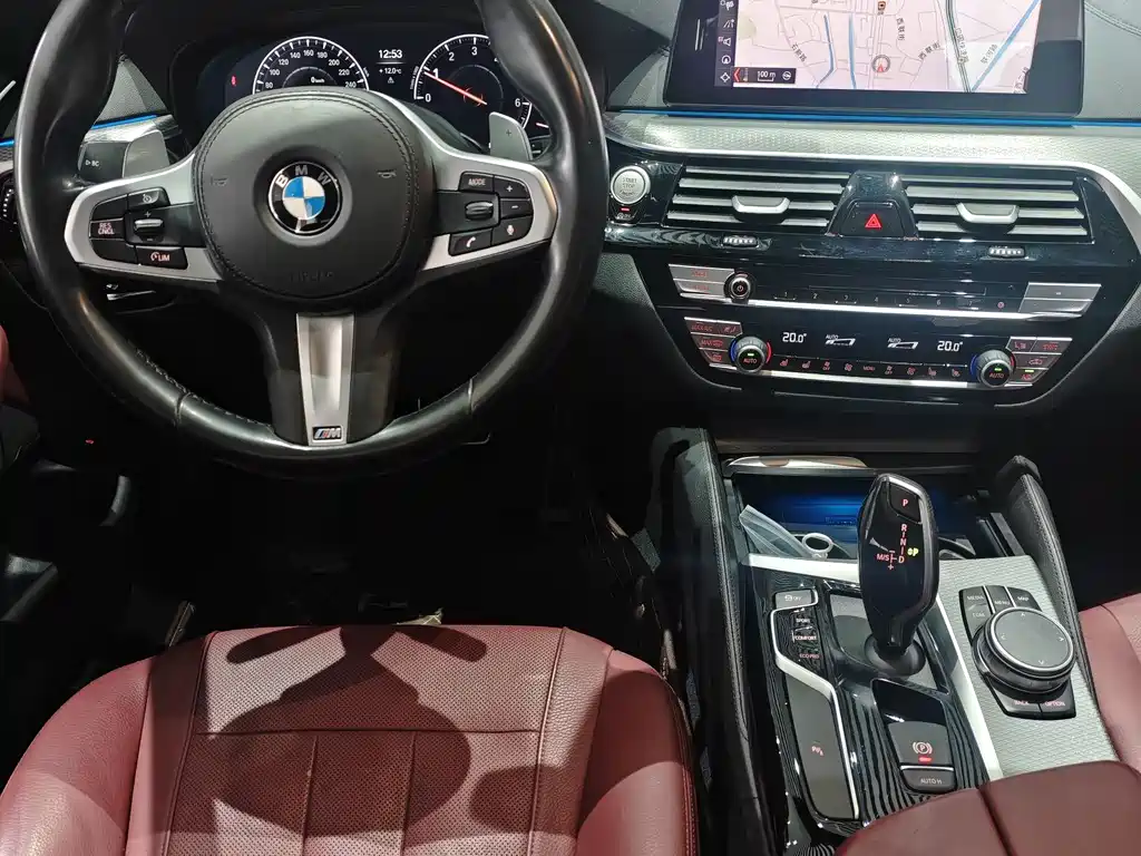 BMW 5 Series 2019 — фото 9