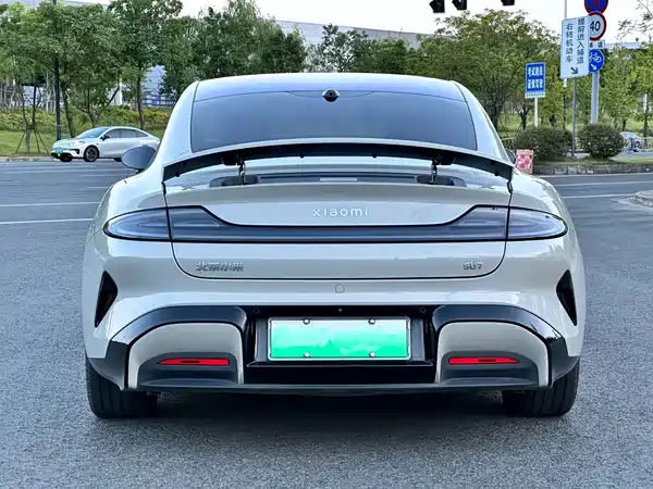 Xiaomi SU7 2024