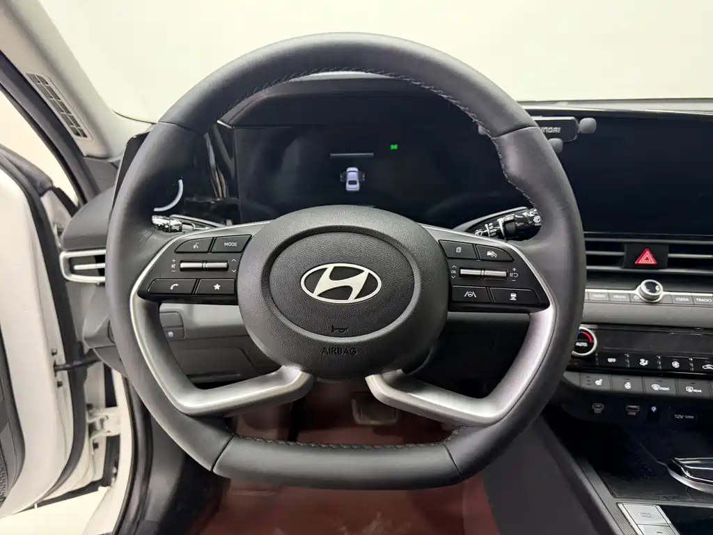 Hyundai Elantra 2023 — фото 13