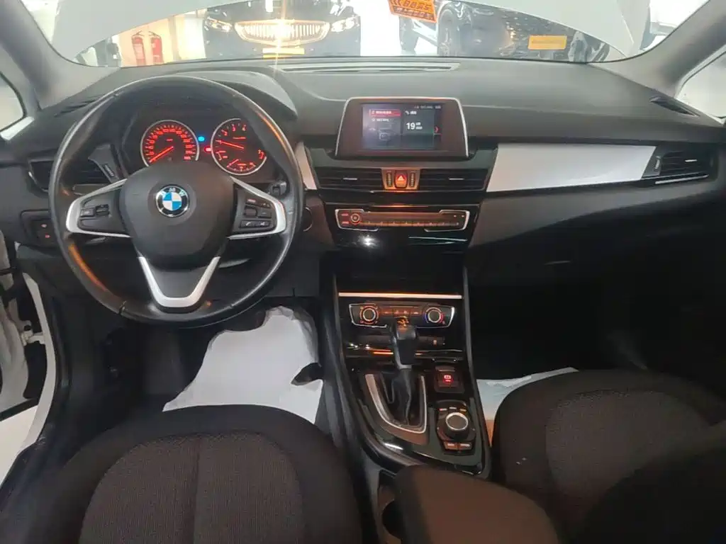 BMW 2 Series Active Tourer 2018 — фото 10