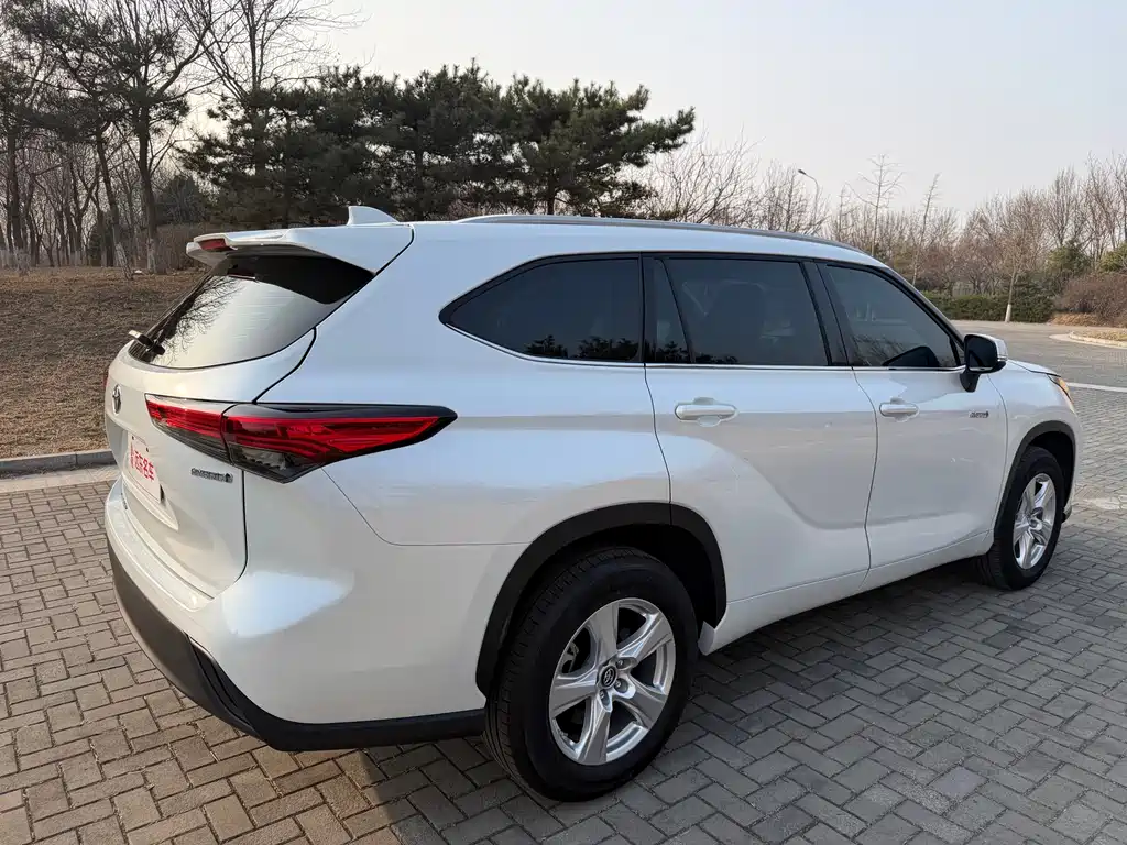 Toyota Highlander 2024 — фото 10