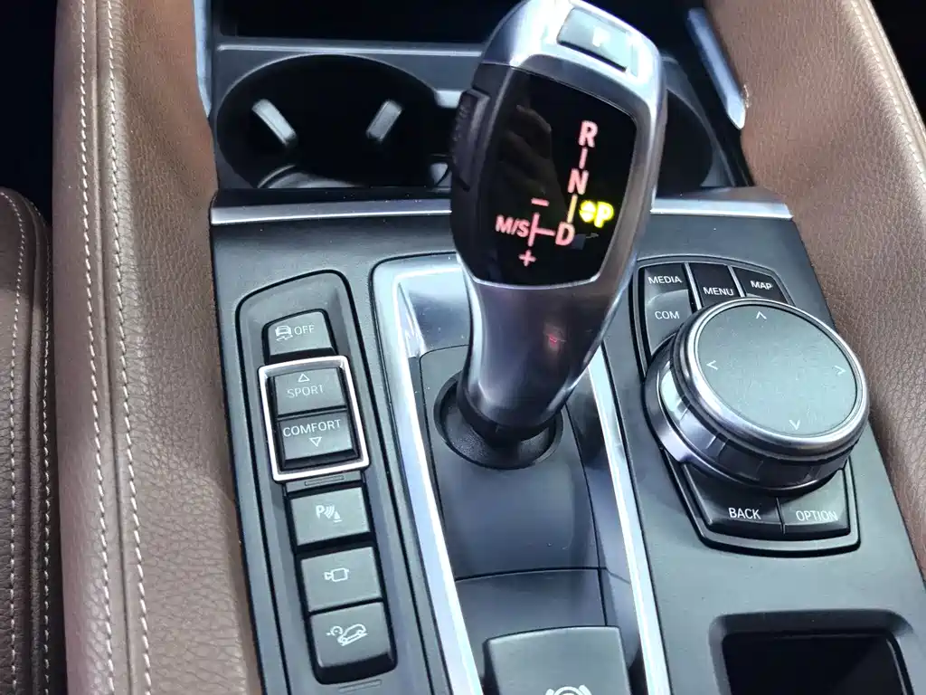 BMW X6 2018 — фото 11