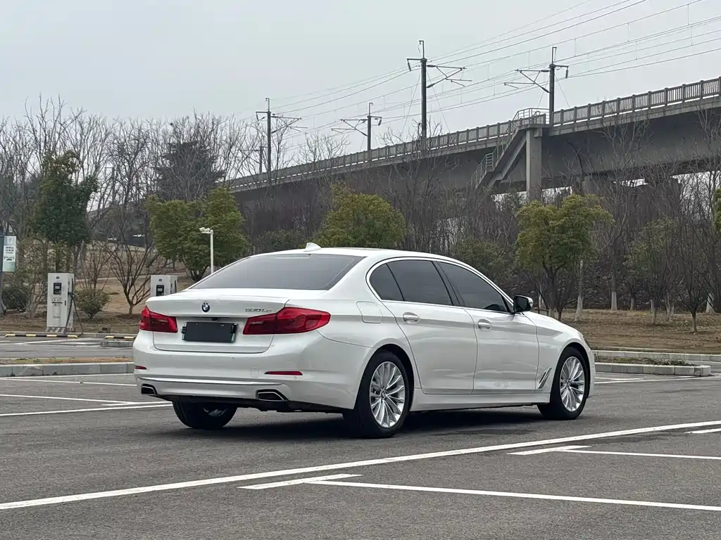 BMW 5 Series New Energy 2020 — фото 5