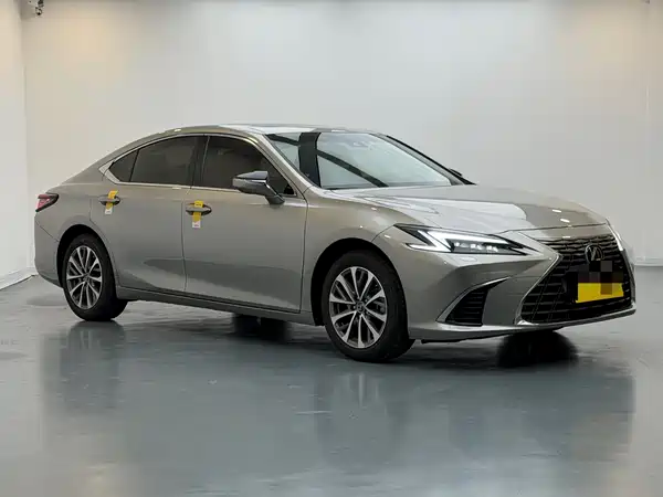 Lexus ES 2025