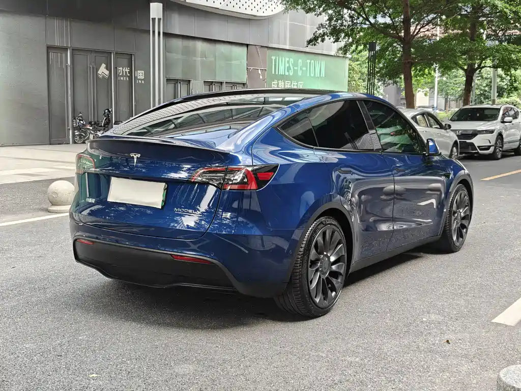 Tesla Model Y 2022 — фото 4