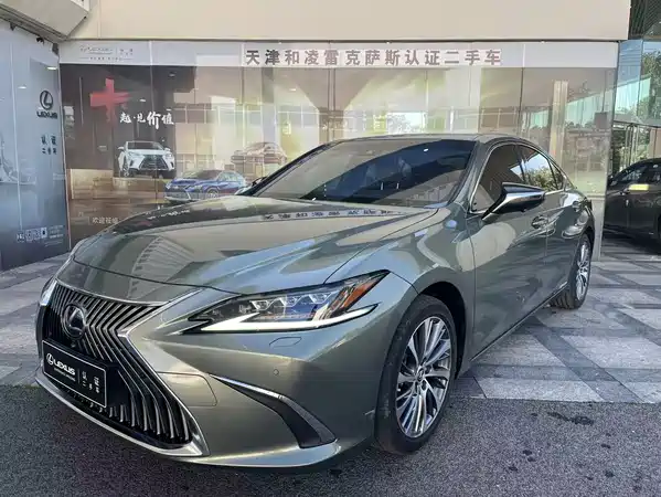Lexus ES 2022