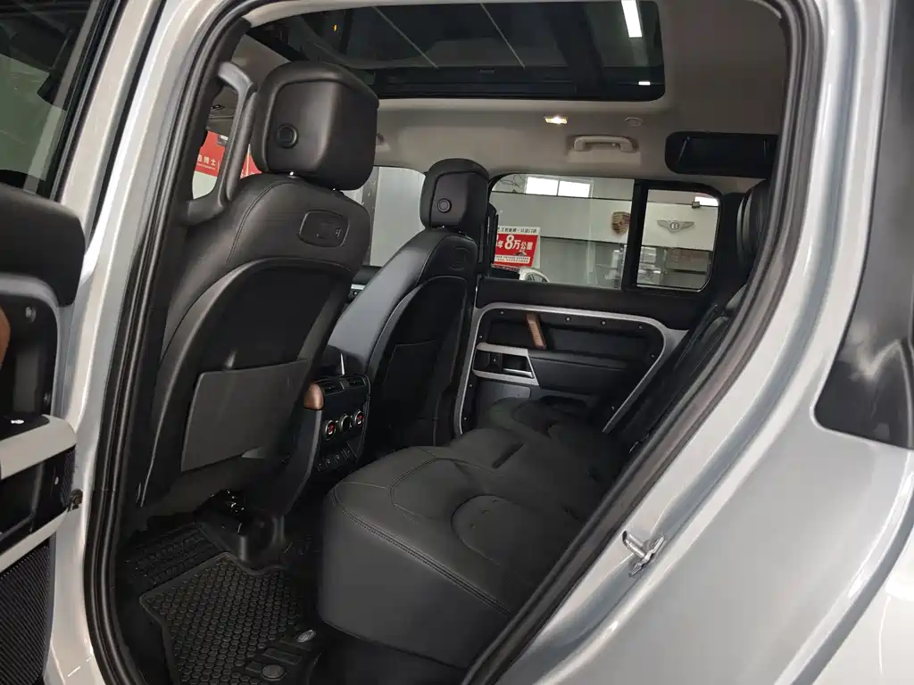 Land Rover Defender 2022 — фото 10