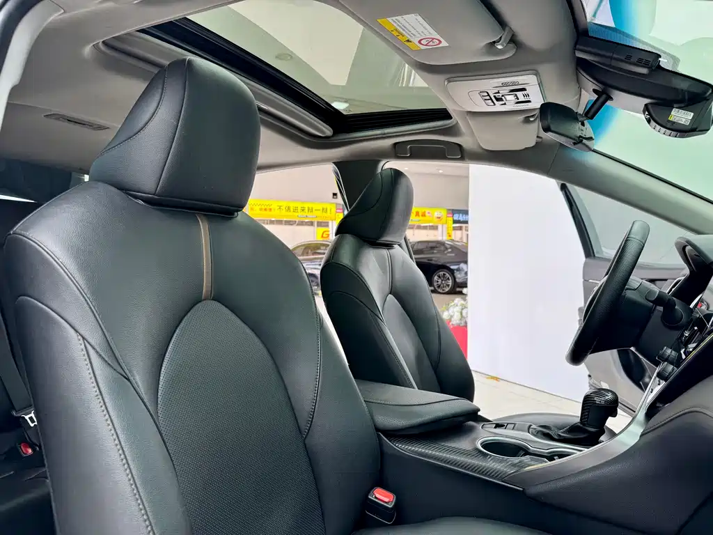 Toyota Camry 2023 — фото 15