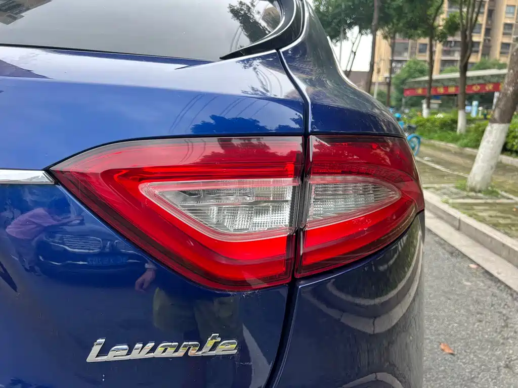 Maserati Levante 2016 — фото 11
